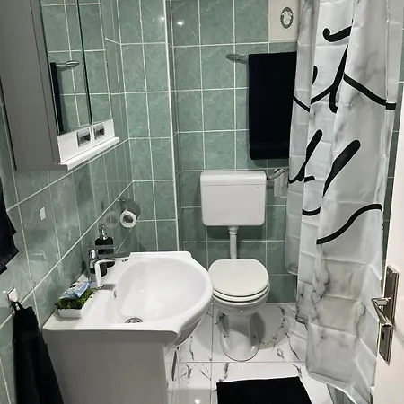 アパート Grbavica With Parking ノヴィ・サド